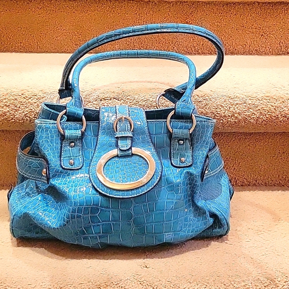 Peacock sky blue & silver purse 2 LG main pkts, 2 zip pkts 2 sunglass/phone pkts